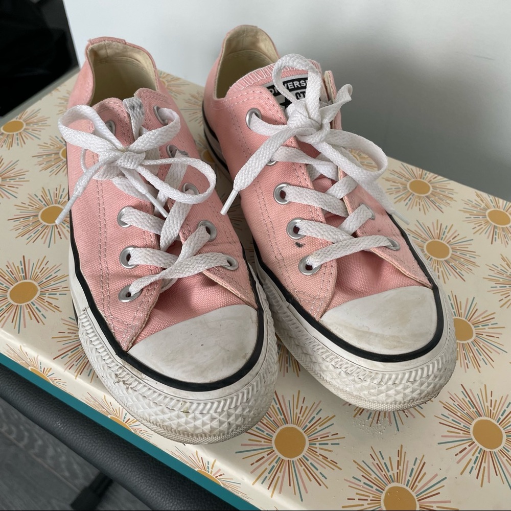 Pink Low- top Converse